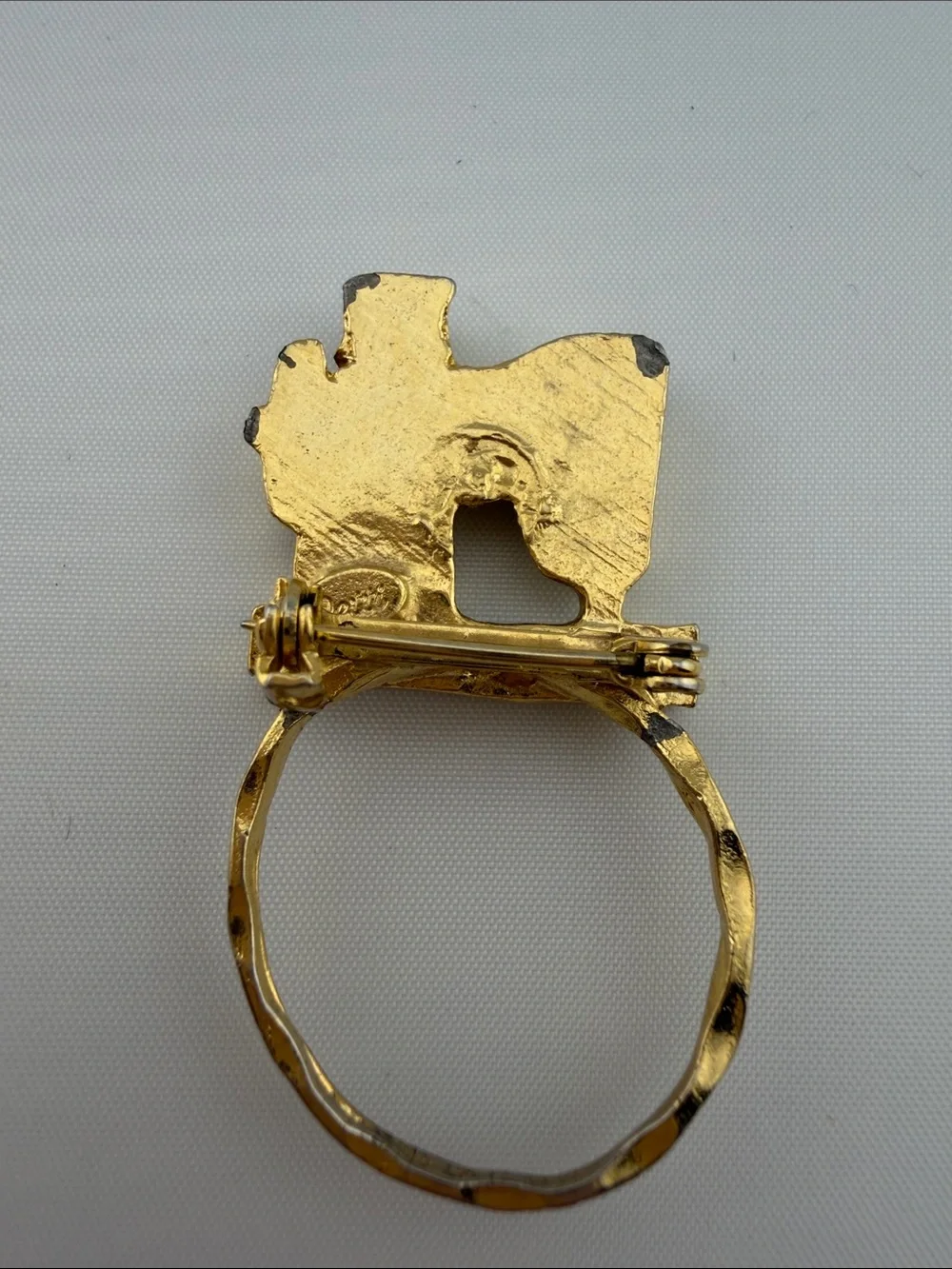 Vintage Gold Tone Sewing Machine Ring Brooch